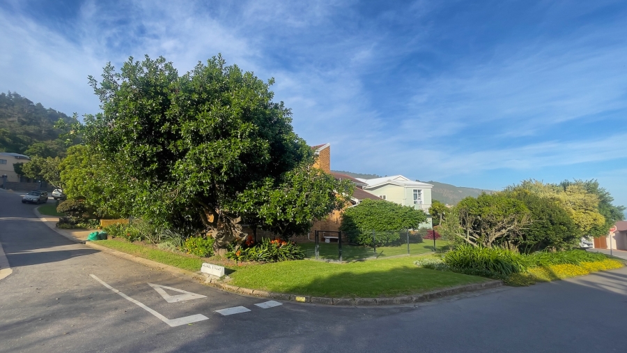 5 Bedroom Property for Sale in Glentana Western Cape